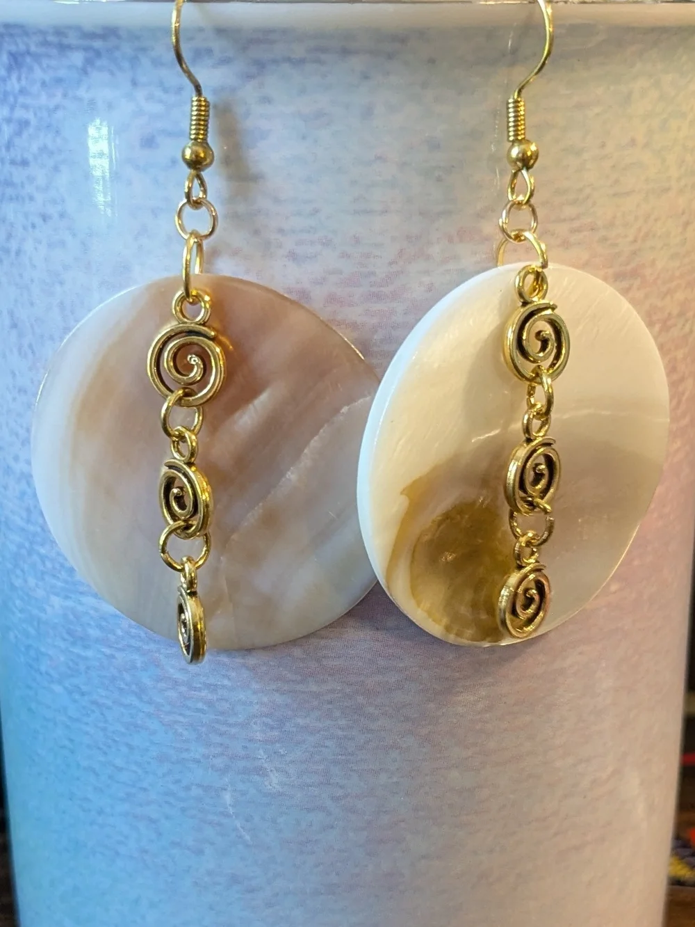 Gold Spiral Chain Beige Freshwater Shell Drop Earrings - Picture 1 of 6